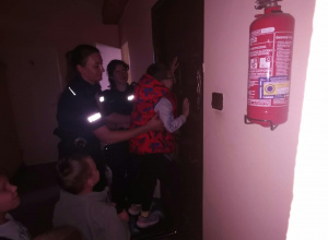 Wizyta na Posterunku Policji w Kleszczowie- Maluchy, Nutki, Żabki, Smerfy, Jeżyki, Słoneczka
