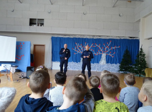 Bezpieczne ferie- policjanci w przedszkolu