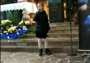 Lena Szaflik śpiewa "Pastorałkę od serca do ucha"