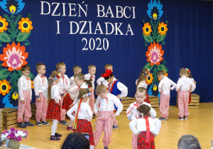 dzieci w tańcu